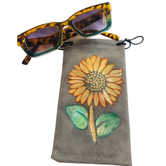 Accessories - Host pic 🔥🔥🔥🔥Trendy animal print sunnies , square Lens - hip glasses